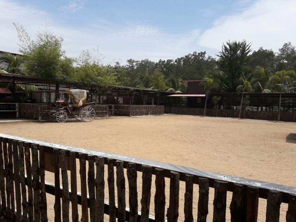 Hs Farm Waterpark Otel Muar Dış mekan fotoğraf